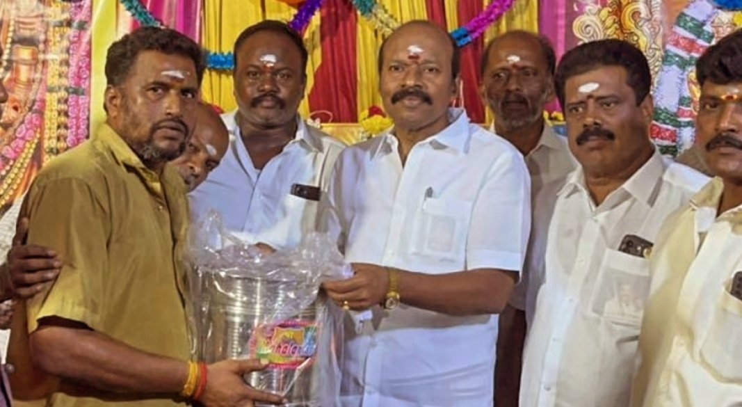 சிட்லபாக்கம் பகுதியில் தாம்பரம் சானிடோரியம் ஆட்டோ ஓட்டுநர் தொழிற்சங்கம் ஆயுத பூஜை விழா – முன்னாள் எம்.பி ச.இராசேந்திரன் கலந்து சிறப்பு பரிசு வழங்கினார்