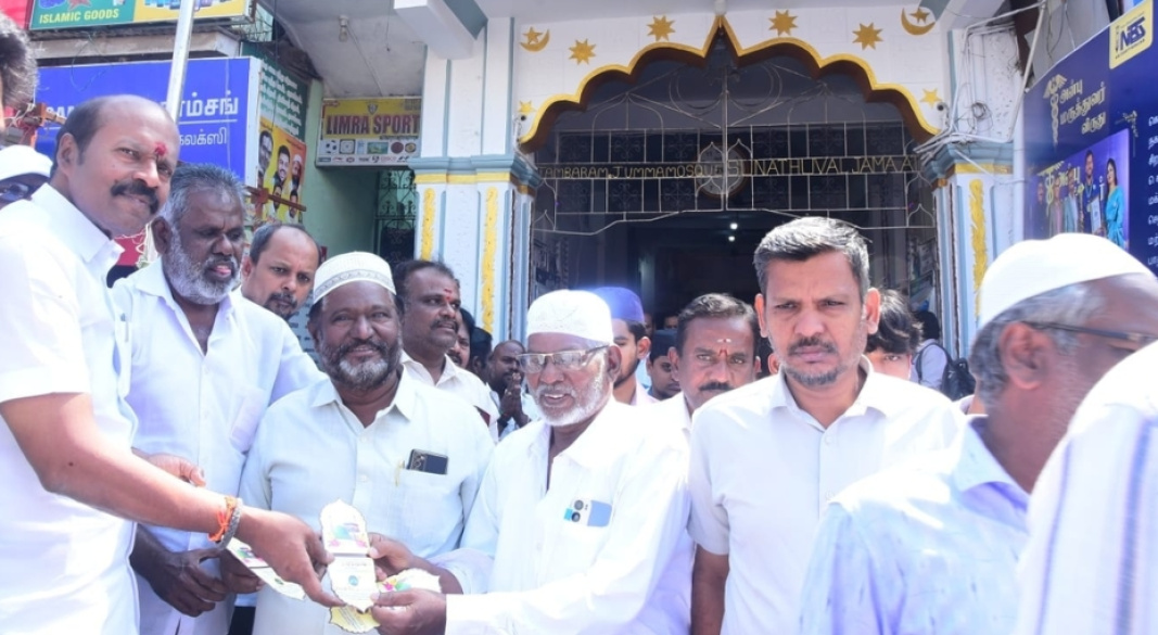 மேற்கு தாம்பரம் ஜூம்ஆ பள்ளிவாசலில் ரமலான் நோன்பு கால அட்டவணை வழங்கிய கழக நிர்வாகிகள்