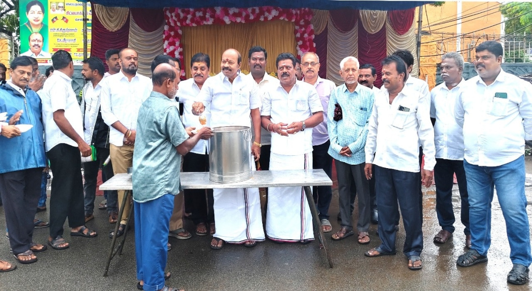 கழகத்தின் 54வது தொடக்க விழா: சிட்லபாக்கத்தில் புரட்சித் தலைவர் எம்.ஜி.ஆர். மற்றும் இதயதெய்வம் அம்மா அவர்களுக்கு மரியாதை – அன்னதானம் வழங்கி விழா சிறப்பாக நிறைவு!