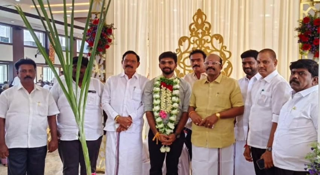 மாண்புமிகு கழகப் பொதுச்செயலாளர், நாளைய முதல்வர் அண்ணன் எடப்பாடியார் அவர்களின் உதவியாளர் திரு. P. உதயகுமார் அவர்களின் திருமண விழாவில் பங்கேற்ற நினைவிடத்துணிவு!