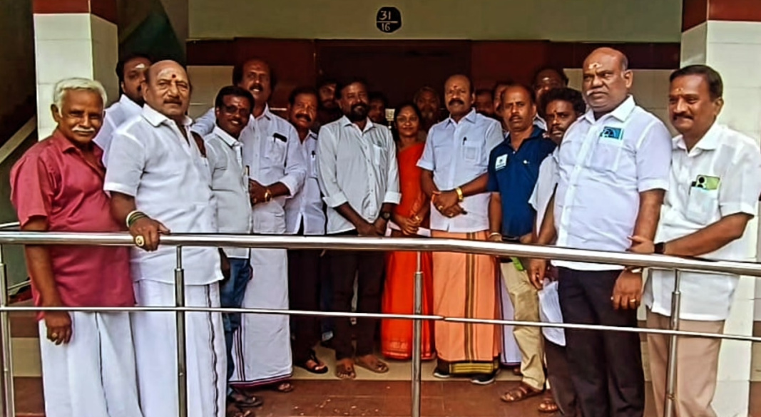 தாம்பரம் மேற்கு பகுதியில் நடைபெறும் சிறப்பு தீவிர வாக்காளர் பட்டியல் திருத்தப் பணிகளை நேரில் ஆய்வு செய்த முன்னாள் எம்.பி ச.இராசேந்திரன்
