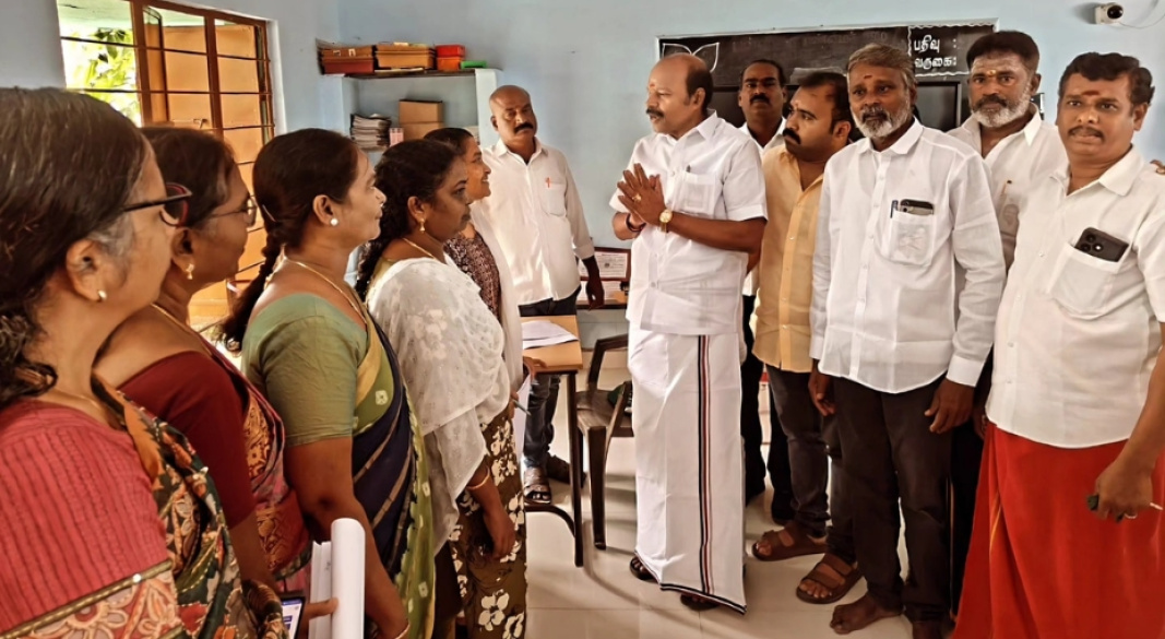 தாம்பரம் சட்டமன்ற தொகுதி – பெருங்களத்தூர் பகுதியில் தேர்தல் ஆணையத்தின் சிறப்பு தீவிர வாக்காளர் பட்டியல் திருத்தப் பணிகளை நேரில் ஆய்வு செய்த தருணம்