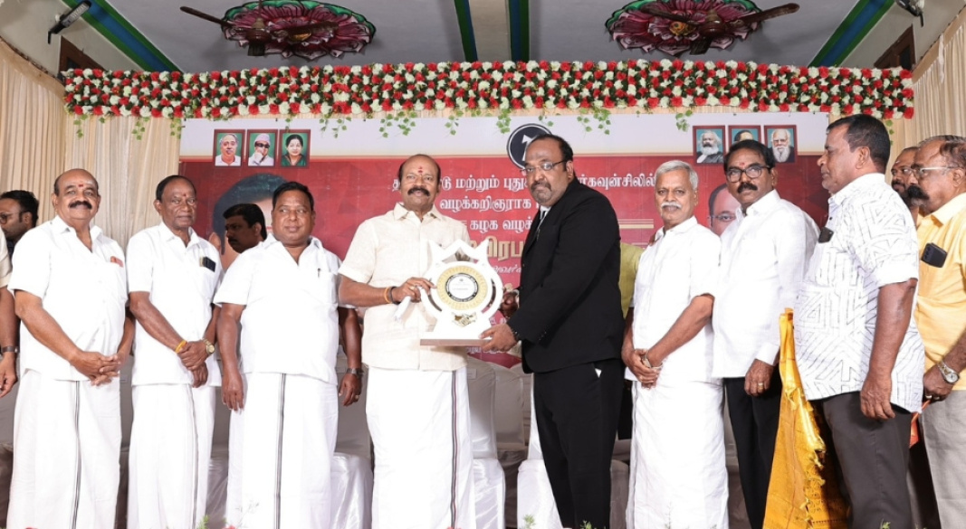 கழக வழக்கறிஞர் அனகை P. பிரபாகரன் அவர்களின் பாராட்டு விழாவில் கலந்து கொண்டு வாழ்த்திய சிறப்பு தருணம்