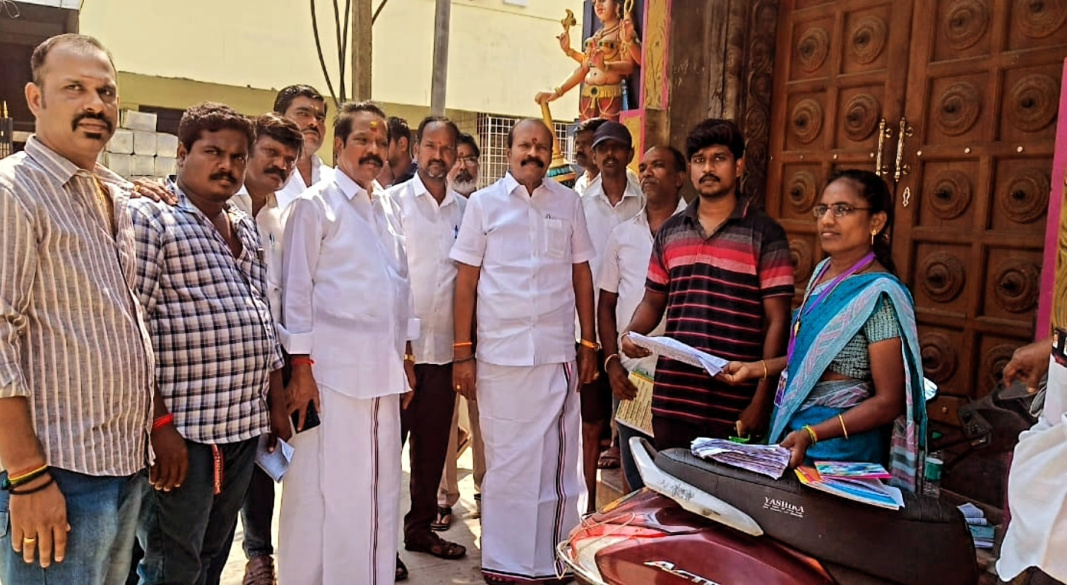 தாம்பரம் சட்டமன்ற தொகுதி: தாம்பரம் கிழக்கு & மத்திய பகுதிகளில் வாக்காளர் பட்டியல் திருத்தப் பணிகளை நேரில் ஆய்வு செய்த அதிகாரிகள்