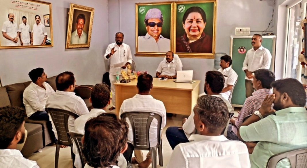 செங்கல்பட்டு மேற்கு மாவட்ட தகவல் தொழில்நுட்ப நிர்வாகிகள் ஆலோசனை கூட்டத்தில் பங்கேற்று வழிகாட்டல் வழங்கிய சிறப்புநிகழ்வு – மறைமலைநகரில் நடைபெற்றது (02.11.2025, ஞாயிற்றுக்கிழமை)