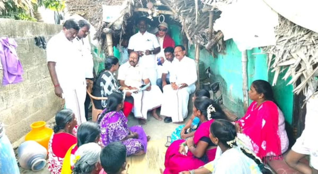 "விடியா திமுக அரசின் தோல்வி மாடலை பொதுமக்களிடம் எடுத்துரைத்த கழக அம்மா பேரவை – திரிசூலத்தில் திண்ணைப் பிரச்சாரமும், துண்டு பிரசுரமும் தீவிரம்!