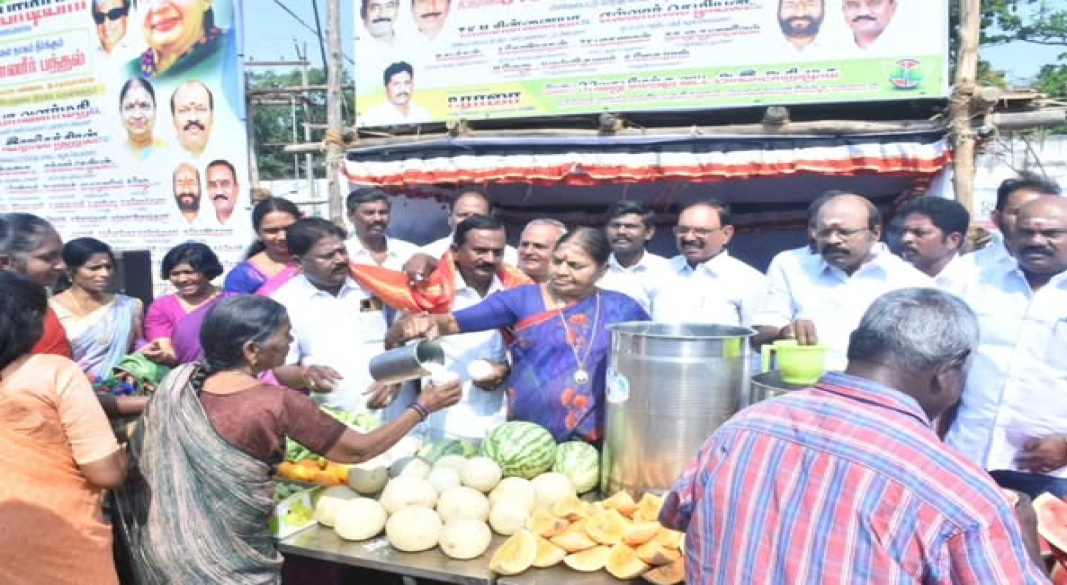 தாம்பரம் MEPZ சிக்னலில் AIADMK ஏற்பாட்டில் கோடை நிவாரண பந்தல் – பொதுமக்களுக்கு இளநீர், பழச்சாறு, நீர்மோர் வழங்கிய சிறப்பு தருணம்!