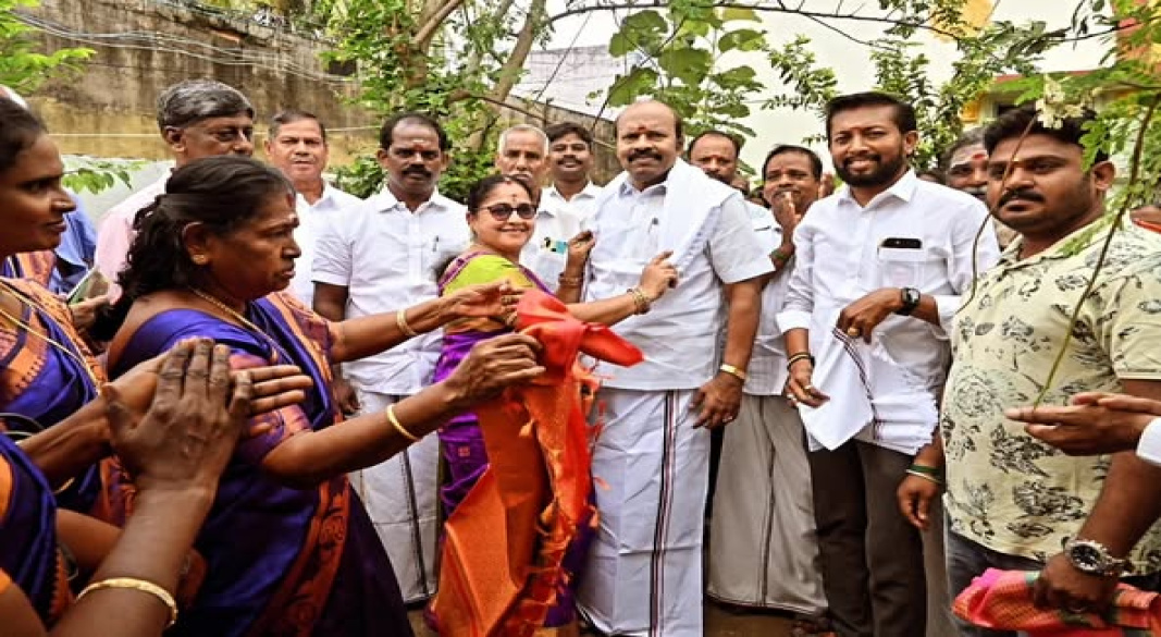 முடிச்சூரில் திண்ணை பிரச்சாரம்: மகளிர் அணியினர் திமுக ஆட்சியின் அவலங்களை வெளிச்சமிடும் பிரசாரம்!