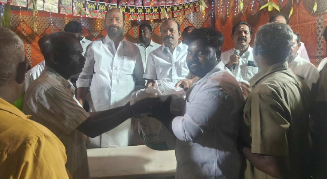 தாம்பரம் அண்ணா ஆட்டோ ஓட்டுனர் நலச்சங்கத்தின் ஆயுத பூஜை விழாவில் நலத்திட்ட உதவிகள் வழங்கப்பட்டன.