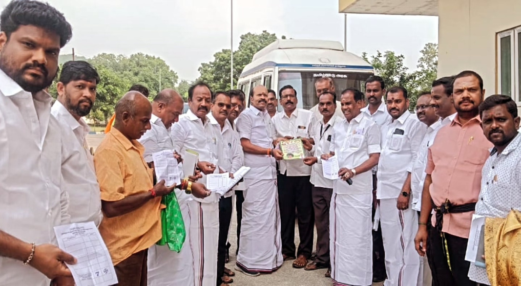 நுகர்பொருள் வாணிபக் கழக சங்க அங்கீகார தேர்தல்: அண்ணா தொழிற்சங்கத்திற்கு மாவட்ட கழக செயலாளர்கள் ஆதரவு திரட்டல்