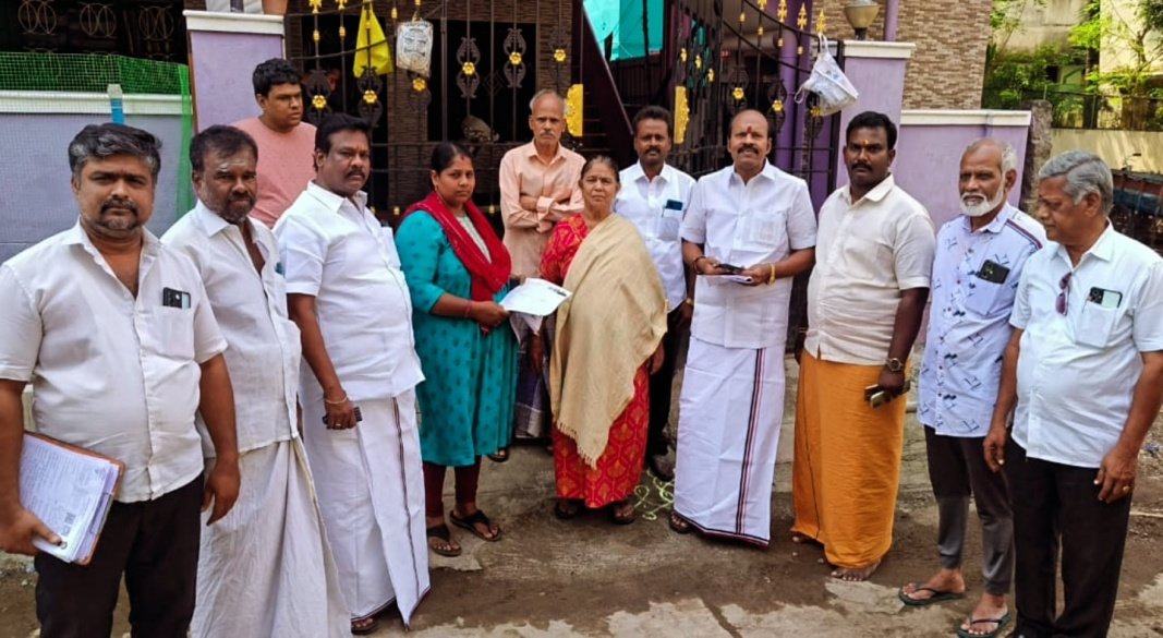 செம்பாக்கம் பகுதியில் நடைபெறும் சிறப்பு தீவிர வாக்காளர் பட்டியல் திருத்தப் பணிகளை நேரில் ஆய்வு செய்த தருணம்