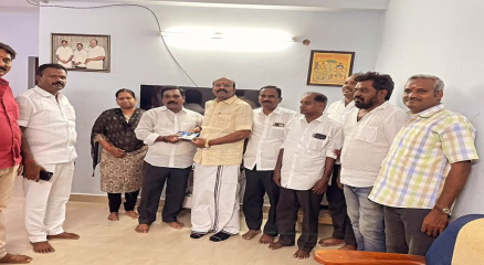 மாவட்ட இளைஞா் அணி துணை செயலாளா் திரு.K.ரகு அவா்களின் இருதய அறுவை சிகிச்சைக்கு ரூபாய்.1 லட்சம் வழங்கிய தருணம்..