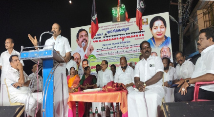 அகரம்தென் ஊராட்சியில் நடைபெற்ற விடியா தி.மு.க. அரசின் அவலங்களை வெளிப்படுத்திய தெருமுனை பொதுக்கூட்டத்தில் பங்கேற்ற முக்கிய தருணம்